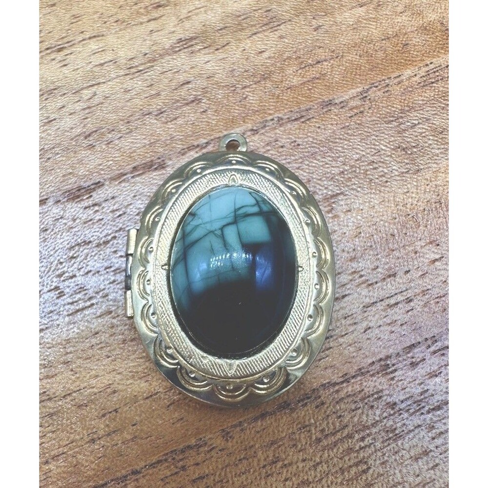 Vintage Green Stone Locket Pendant in Gold Tone 1 1/8”